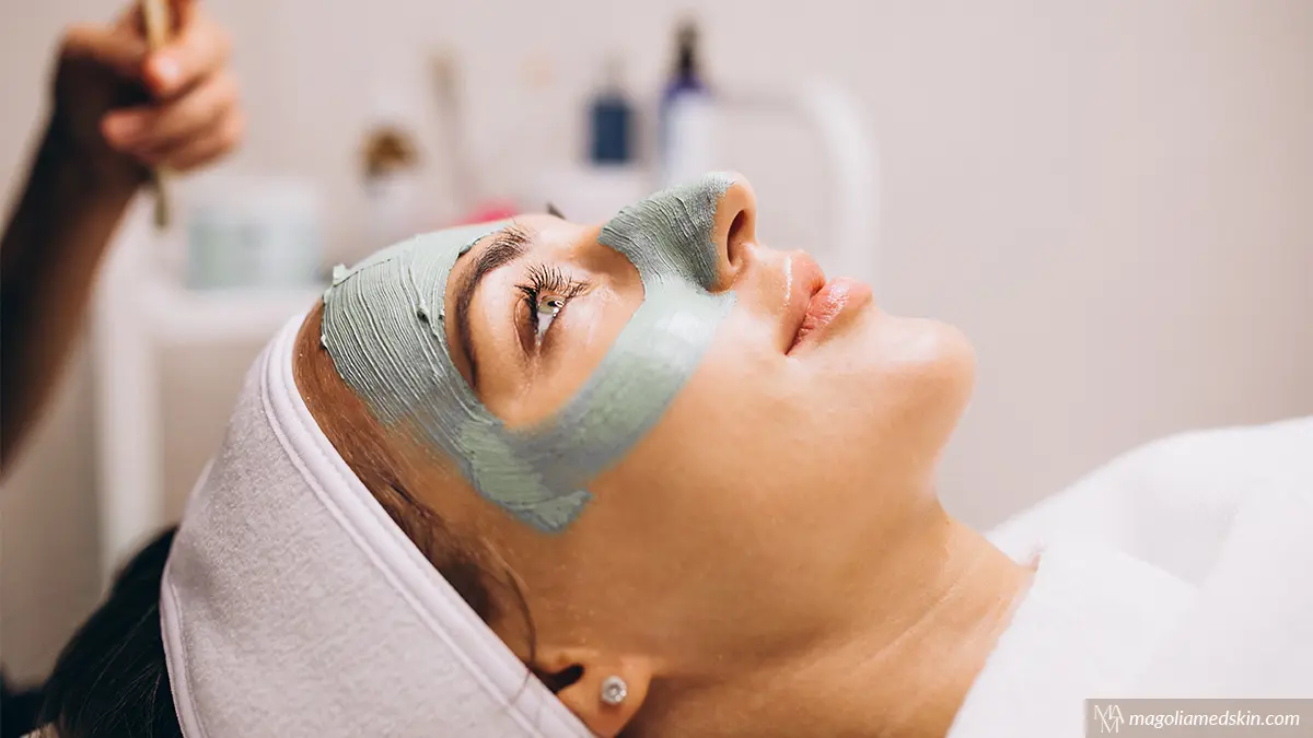 Aesthetician applying hydration facial with hydrojelly at Magnolia Medical & Aesthetics in San Antonio